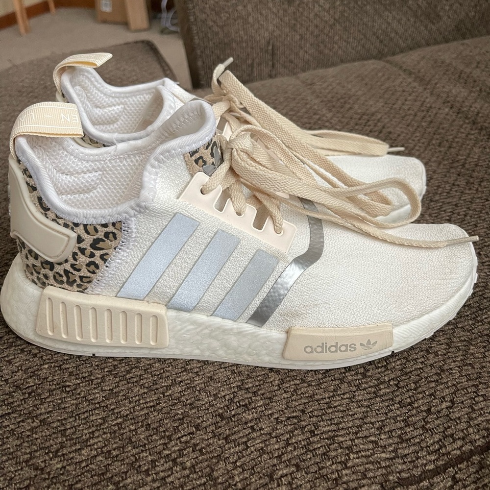WOMEN'S ADIDAS ORIGINALS NMD R1 CASUAL SHOES